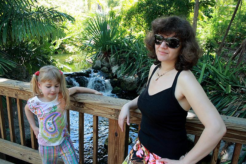 florid3266.JPG - Parrot Park