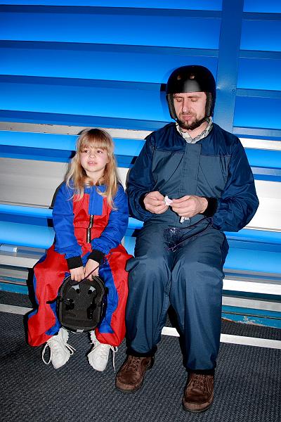 park4714.JPG - Skydivers are ready