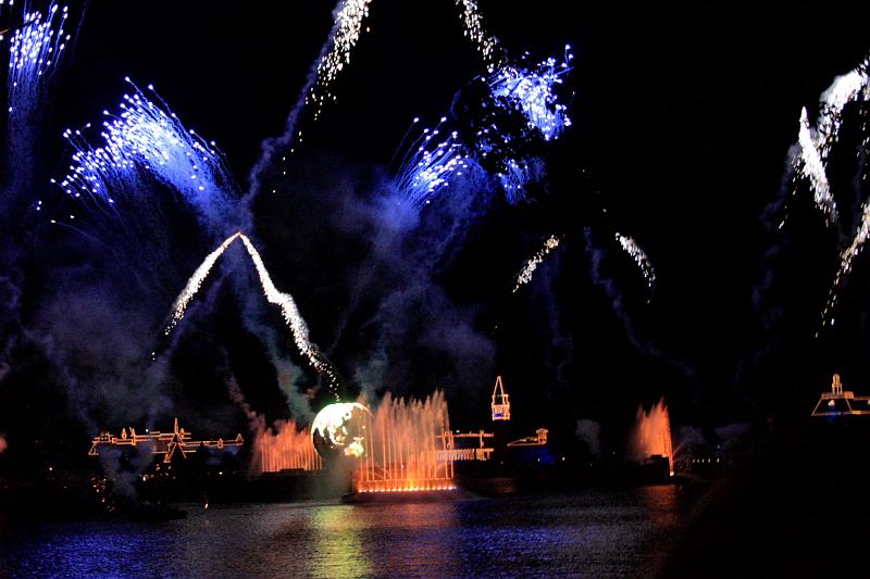 park4786.JPG - Night Performance in the Epcot