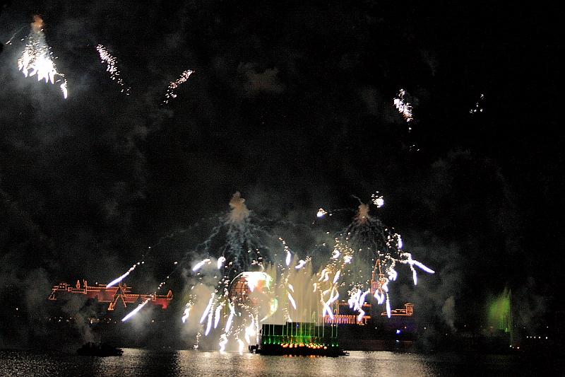 park4787.JPG - Night Performance in the Epcot