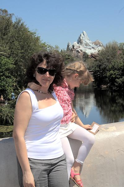 park4790.JPG - Animal Kingdom - view on "Everest"