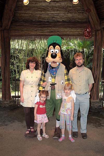 park4840.JPG - Character Greetings around  Animal Kingdom