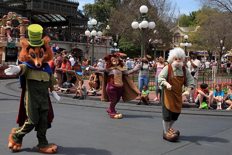 park4895.JPG - Day Parade in the Magic Kingdom
