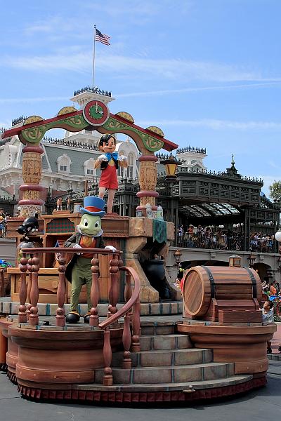 park4896.JPG - Day Parade in the Magic Kingdom