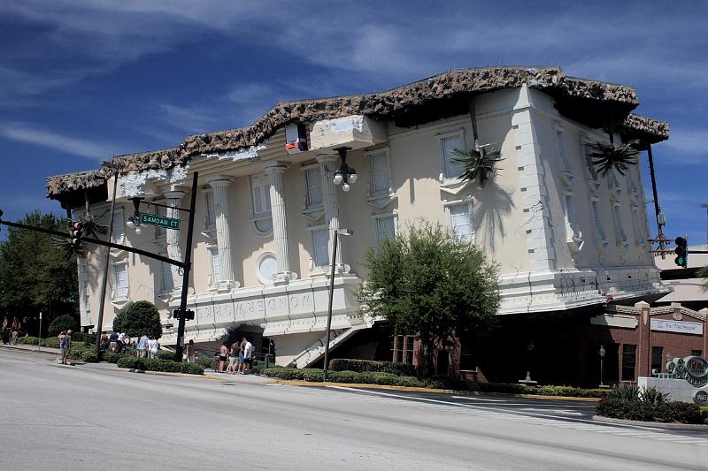 park4932.JPG - Wonderworks in Orlando