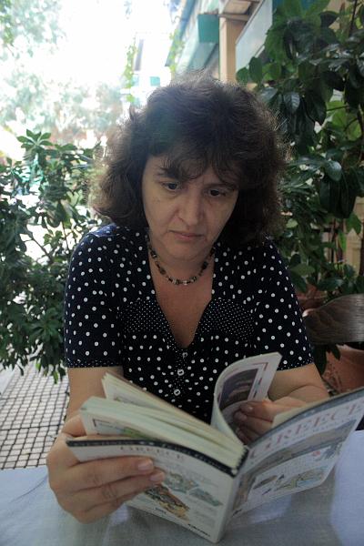 greece0003.JPG - Preparing for city tour