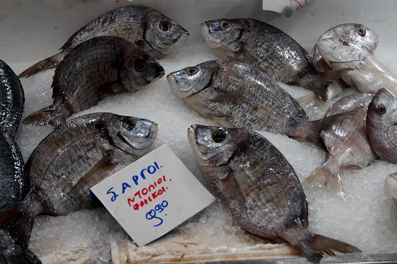 greece0012.JPG - Market in Athens