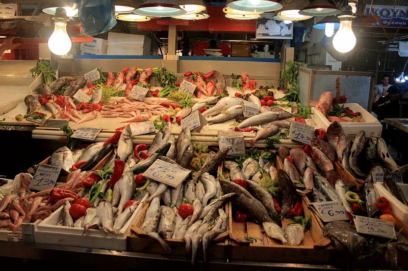 greece0015.JPG - Market in Athens