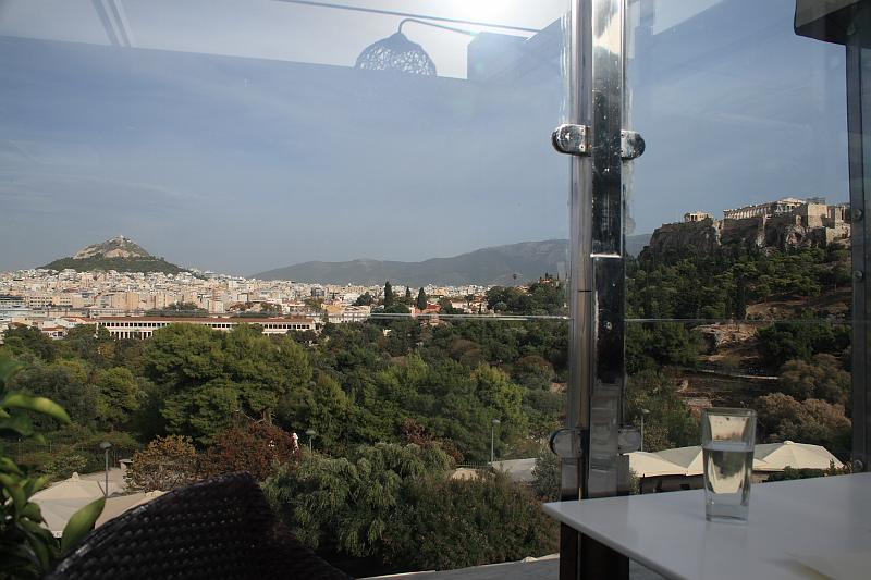 greece0092.JPG - Fall off the window