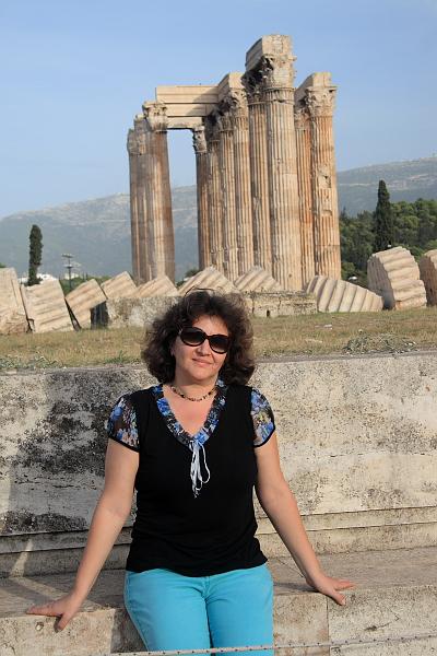 greece0099.JPG - The remaining Corithian columns of the Temple of Olympian Zeus