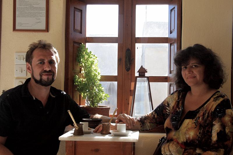 greece0171.JPG - Coffee break in a tavern in Pyrgos