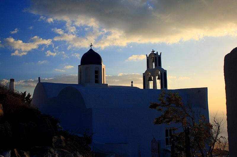 greece0198.JPG - The chapel of Panagia Theoskepasti at the front side of Skaros rock