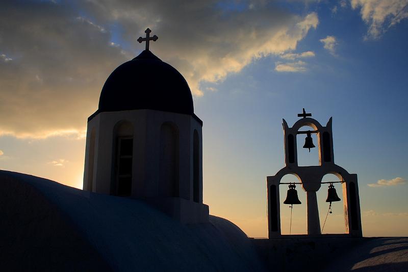 greece0199.JPG - The chapel of Panagia Theoskepasti at the front side of Skaros rock