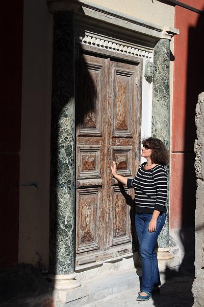 greece0229.JPG - A street of Thira