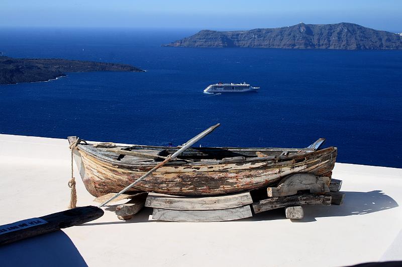 greece0235.JPG - A street in old Thira