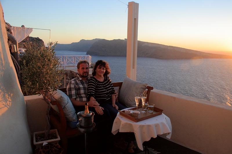 greece0286.JPG - Sunset in Oia - at the Caldera SPA