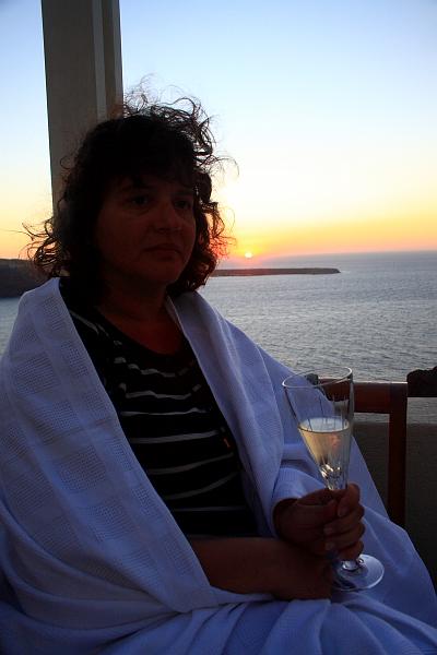 greece0289.JPG - Sunset in Oia - at the Caldera SPA