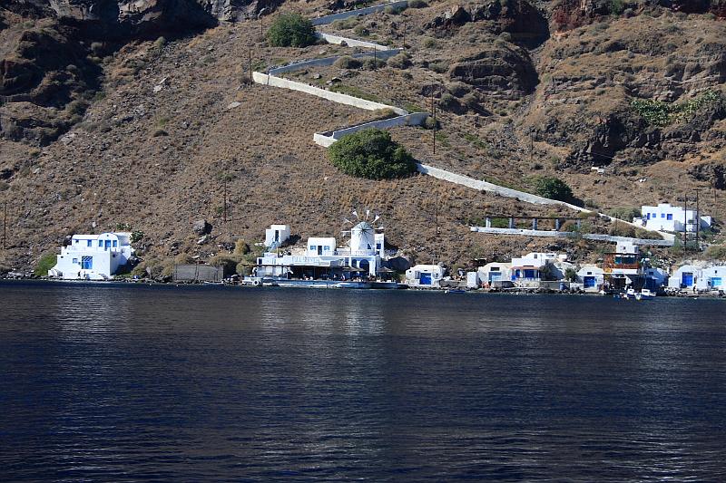 greece0334.JPG - Port at the Island of Thirassia