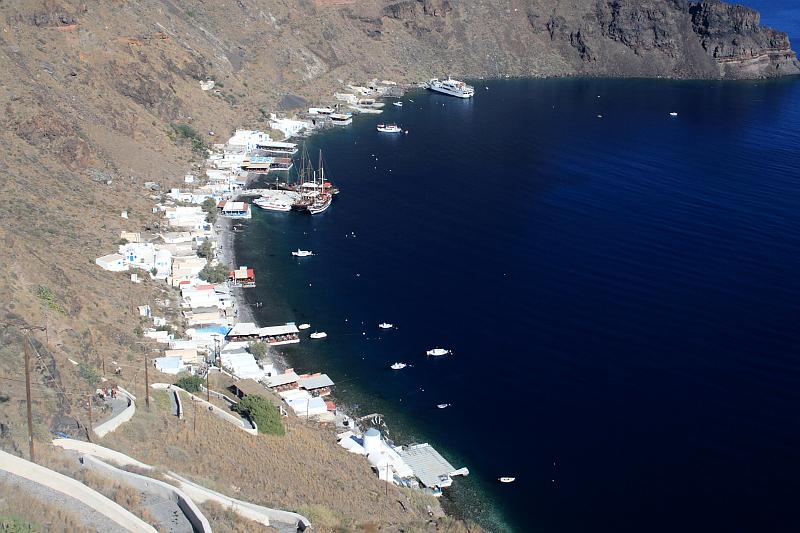 greece0348.JPG - Port at the Island of Thirassia