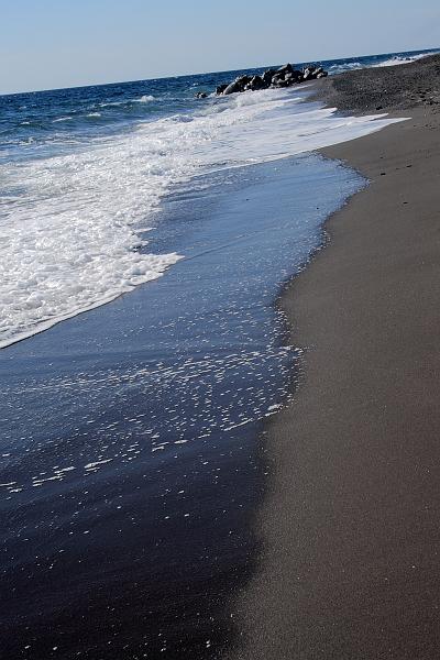 greece0410.JPG - Black Sandy Beach in Perissa