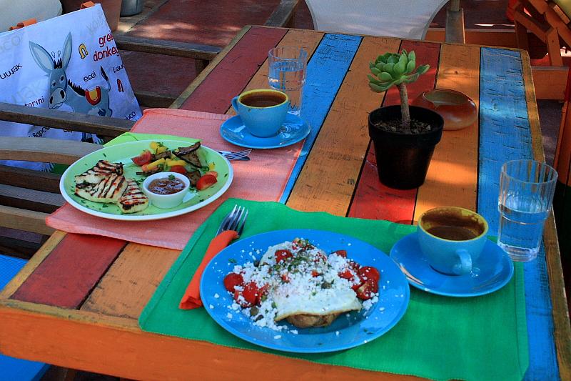 greece0417.JPG - Breakfast at Tranquilo, Black Sandy Beach in Perissa