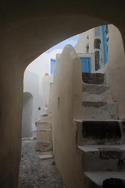 greece0474.JPG - Cave houses in Emporio