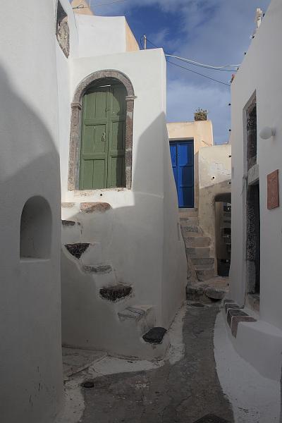 greece0476.JPG - Cave houses in Emporio