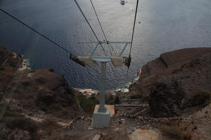 greece0530.JPG - The Cable Car in Thira
