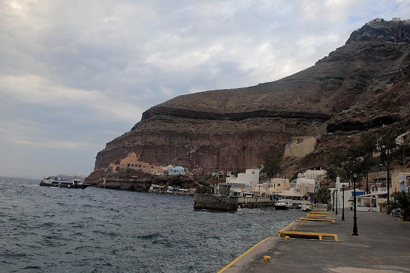 greece0537.JPG - Port in Thira