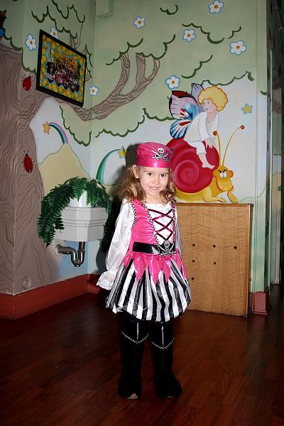 haloween5741.JPG - Halloween in the Day Care