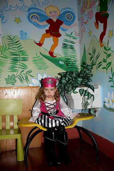 haloween5742.JPG - Halloween in the Day Care