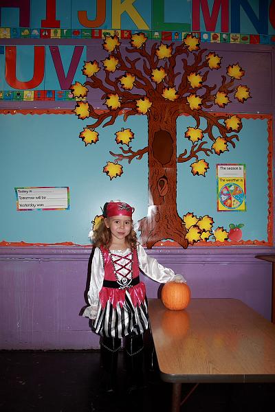 haloween5744.JPG - Halloween in the Day Care