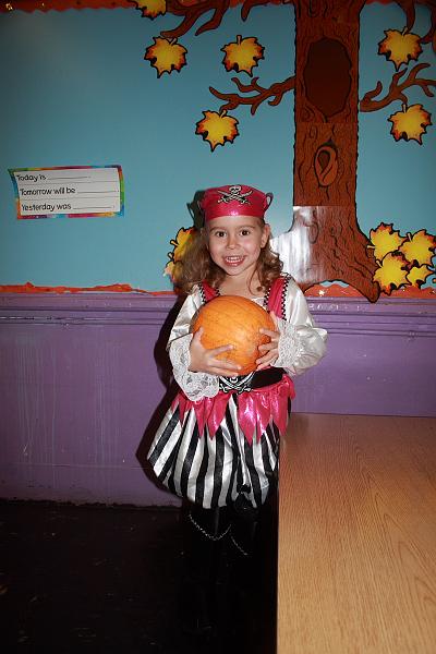 haloween5745.JPG - Halloween in the Day Care