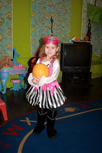haloween5746.JPG - Halloween in the Day Care