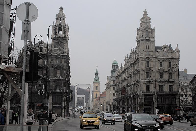 hung005.JPG - A street to Elisabeth bridge