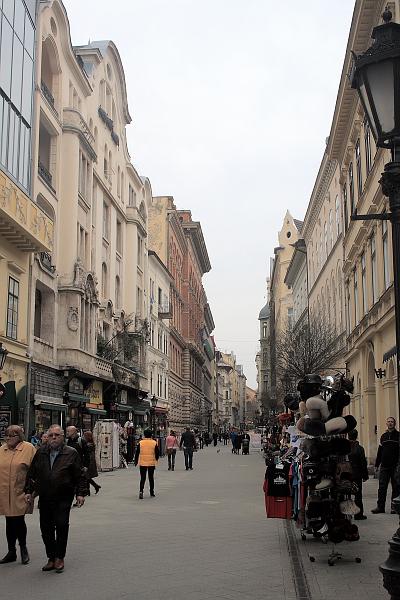 hung008.JPG - Váci Street