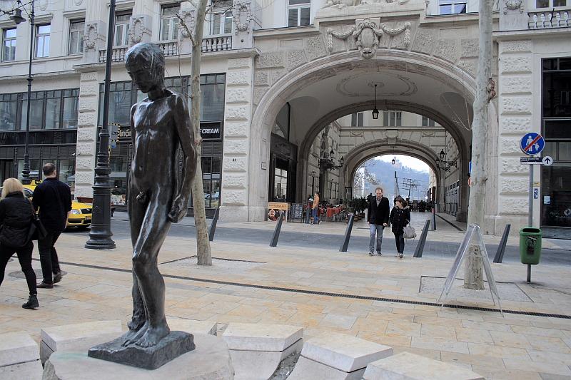 hung009.JPG - Statue of a nude boy on Váci Street