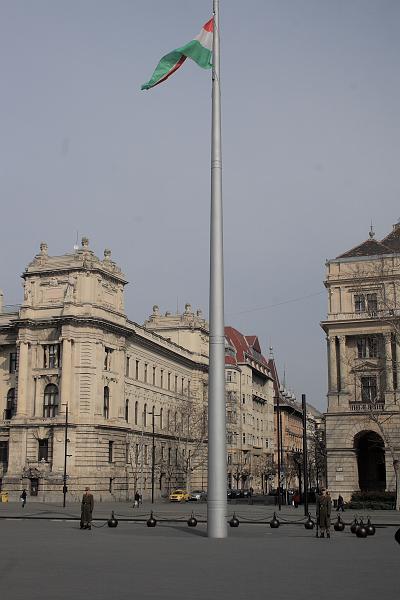 hung019.JPG - Guard of Hungarian Parliament