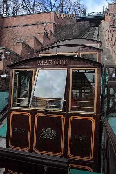 hung038.JPG - Cable Car to Buda