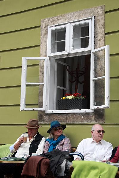 hung069.JPG - Coffee break in Buda Castle