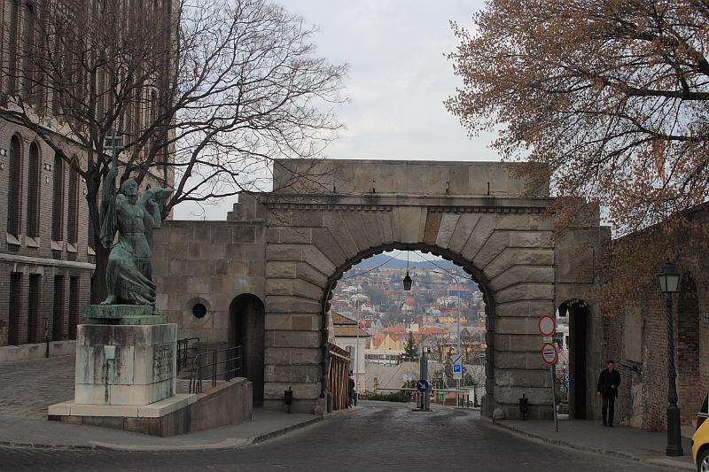 hung074.JPG - Vienna Gate