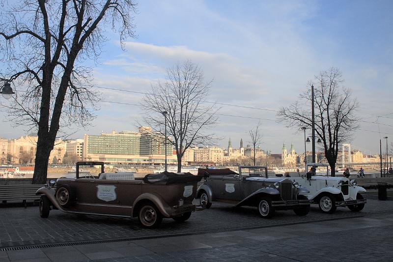 hung079.JPG - Retro Limousines