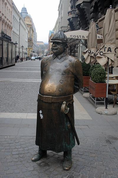 hung092.JPG - A street in Pest