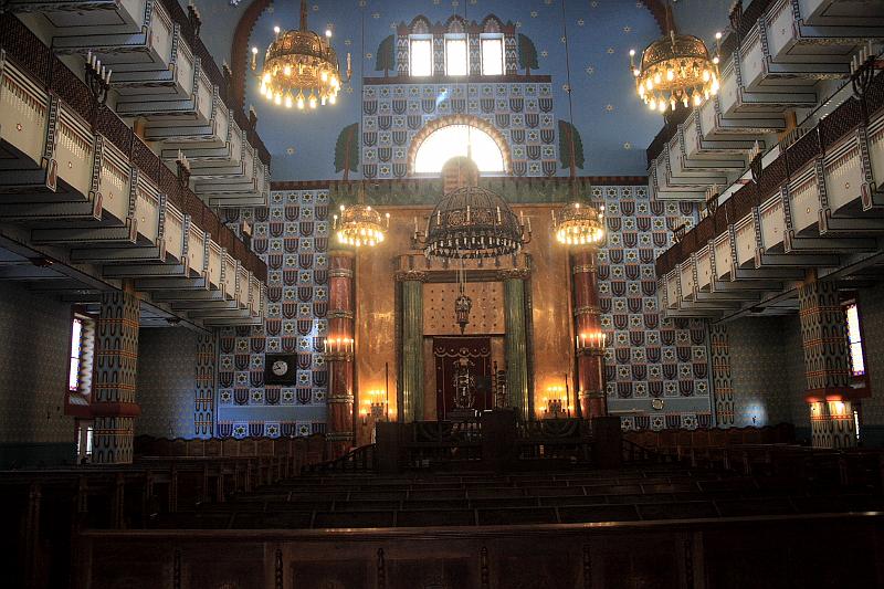 hung106.JPG - Inside the Budapest's Orthodox synagogue