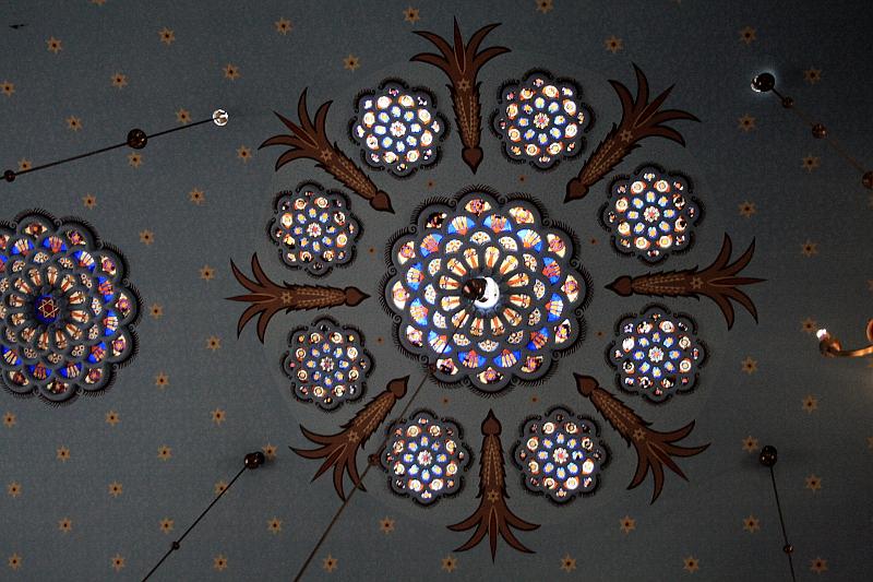 hung107.JPG - Inside the Budapest's Orthodox synagogue