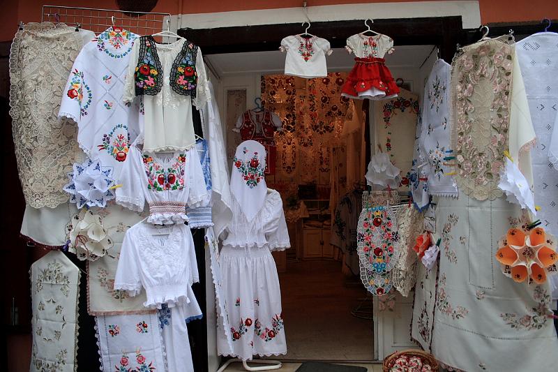 hung145.JPG - A store in Szentendre