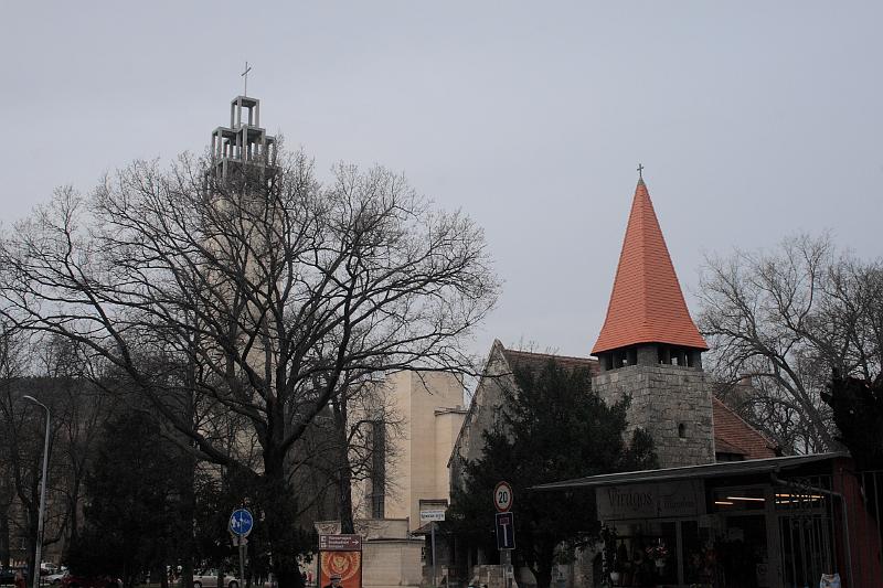 hung148.JPG - Modern Church