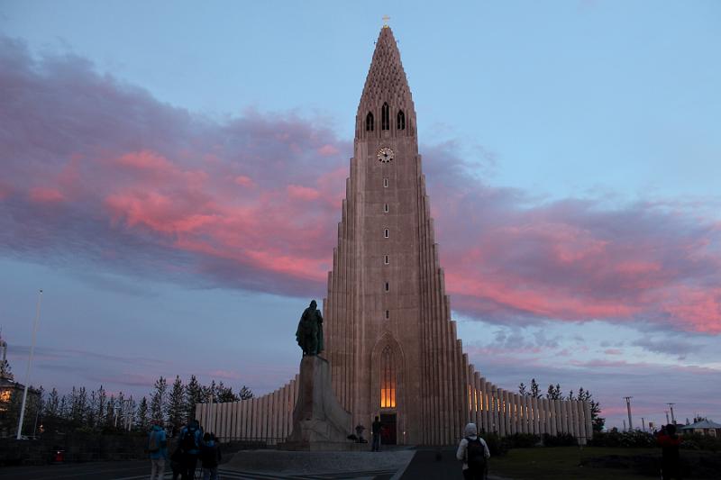 iceland003.JPG - Hallgrímskirkja in the evening, Reykjavik 