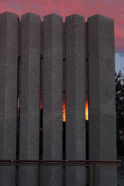 iceland008.JPG - Hallgrímskirkja in the evening, Reykjavik 