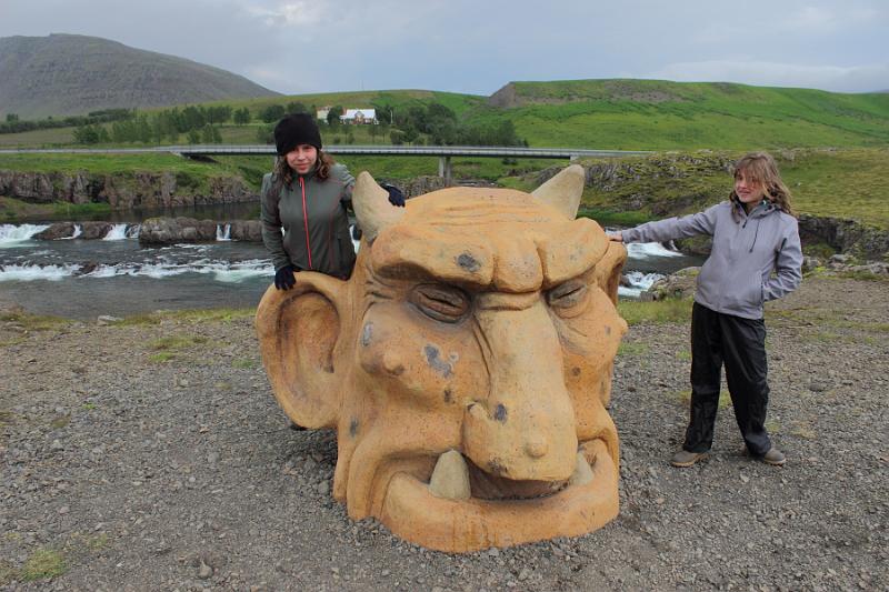 iceland097.JPG - Troll Waterfall